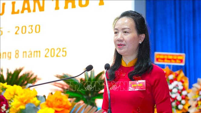 Đồng chí Nguyễn Thị Thu Hiền, Bí thư Đảng ủy phường Long Hoa nhiệm kỳ 2025 - 2030 phát biểu. Ảnh: Minh Phú – TTXVN