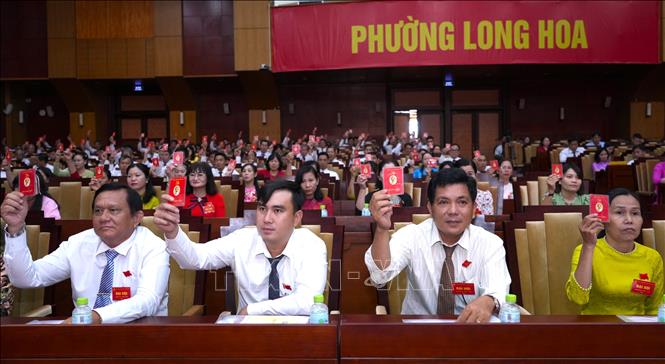 250 đại biểu nhất trí thông qua nội dung Đại hội. Ảnh: Minh Phú – TTXVN