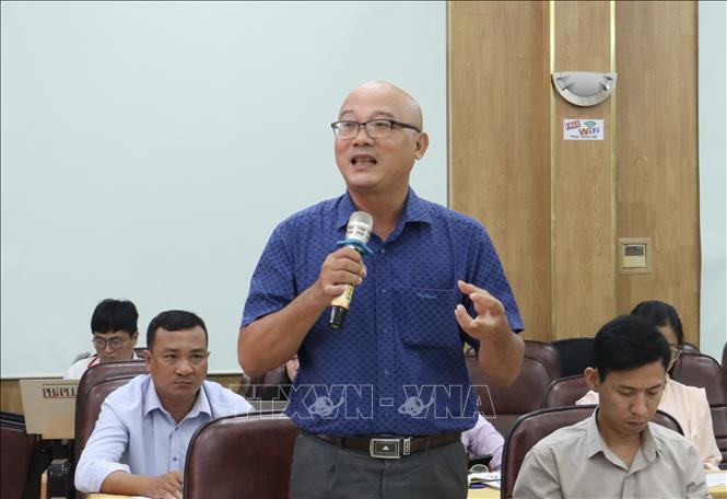 Ông Đồng Việt Phương, Phó Giám đốc Sở Tư pháp thành phố Cần Thơ chia sẻ về hỗ trợ pháp lý cho doanh nghiệp nhỏ và vừa. Ảnh: Xuân Anh - TTXVN