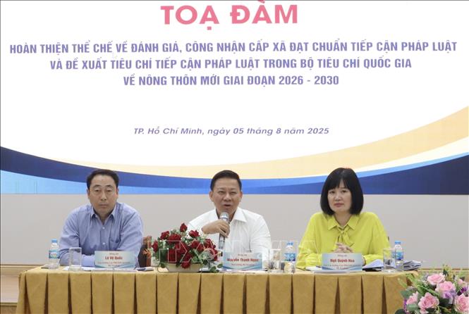 Lãnh đạo Bộ Tư pháp chủ trì toạ đàm. Ảnh: Xuân Anh - TTXVN