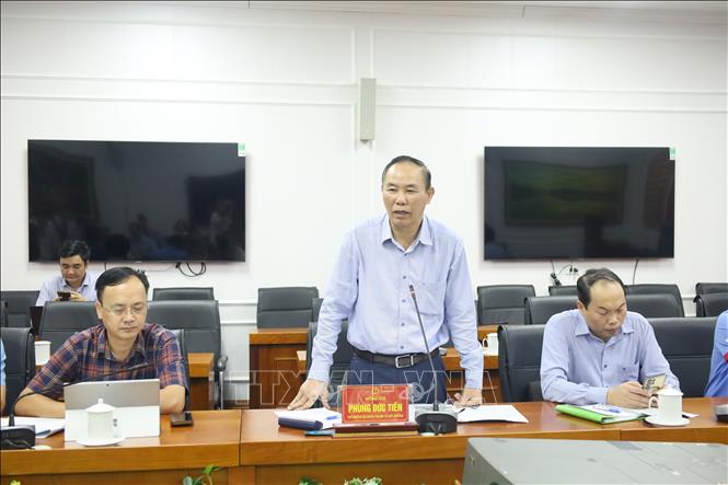 Thứ trưởng Bộ Nông nghiệp và Môi trường Phùng Đức Tiến phát biểu tại cuộc kiểm tra. Ảnh: Nguyễn Văn Cảnh-TTXVN
