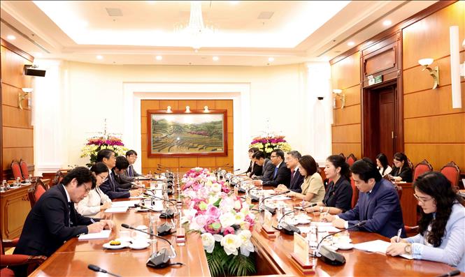 Trưởng Ban Tổ chức Trung ương Lê Minh Hưng tiếp Đại sứ Nhật Bản tại Việt Nam Ito Naoki. Ảnh: Phương Hoa - TTXVN