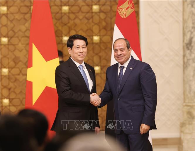 Chủ tịch nước Lương Cường và Tổng thống Ai Cập Abdel Fattah El-Sisi tại cuộc gặp gỡ báo chí, thông tin về kết quả hội đàm. Ảnh: Lâm Khánh - TTXVN