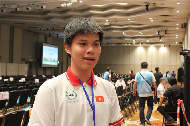 Em Phan Thành Huy, thí sinh giành giải Champion trả lời phỏng vấn phóng viên TTXVN tại Nhật Bản. Ảnh: Phạm Tuân - TTXVN tại Nhật Bản