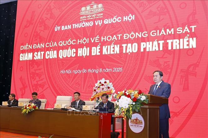 Chủ tịch Quốc hội Trần Thanh Mẫn phát biểu khai mạc và chỉ đạo Diễn đàn. Ảnh: Doãn Tấn - TTXVN