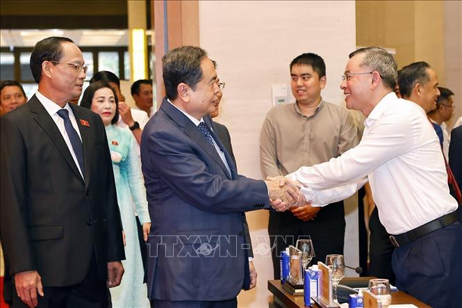 Chủ tịch Quốc hội Trần Thanh Mẫn với đại biểu dự Diễn đàn. Ảnh: Doãn Tấn - TTXVN