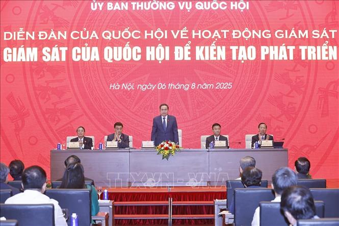 Chủ tịch Quốc hội Trần Thanh Mẫn chủ trì Diễn đàn. Ảnh: Doãn Tấn - TTXVN