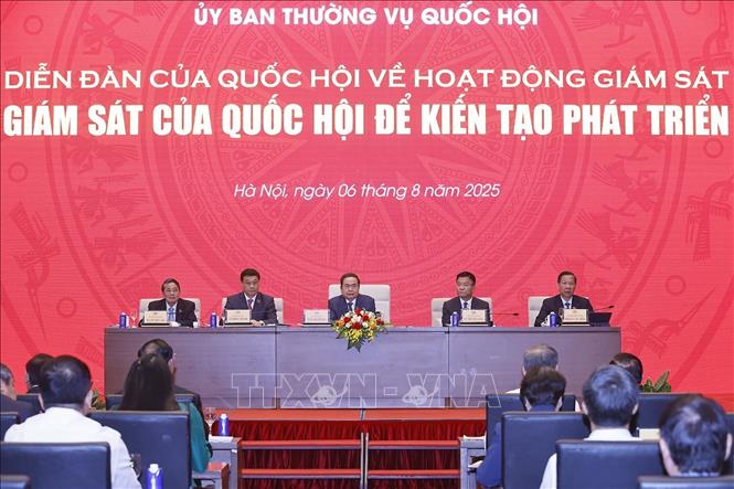 Chủ tịch Quốc hội Trần Thanh Mẫn chủ trì Diễn đàn. Ảnh: Doãn Tấn - TTXVN