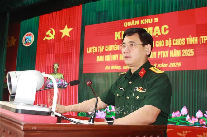 Đại tá Phan Đại Nghĩa, Phó Tư lệnh kiêm Tham mưu trưởng Quân khu 5, phát biểu khai mạc luyện tập sẵn sàng chiến đấu. Ảnh: TTXVN phát