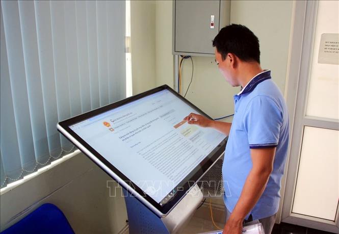 Cần nhanh chóng ứng dụng khoa học công nghệ vào phục vụ giải quyết các thủ tục hành chính tại cấp xã, phường ở tỉnh Quảng Trị. Ảnh: TTXVN phát