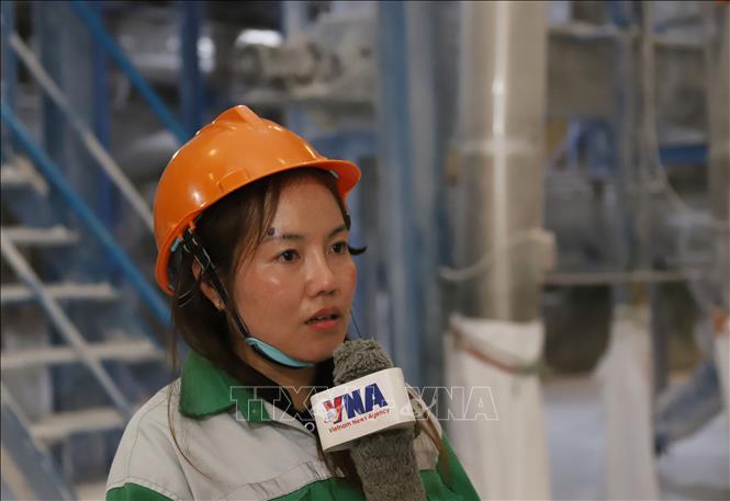 Chị Thiphakesone Saysangoan, công nhân làm việc tại Công ty TNHH MTV Chế biến Bột sắn Sepon. Ảnh: Xuân Tú - PV TTXVN tại Lào
