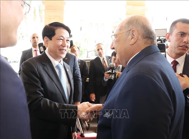 Chủ tịch Thượng viện Ai Cập Abdel-Wahab Abdel-Razeq đón Chủ tịch nước Lương Cường. Ảnh: Lâm Khánh - TTXVN 
