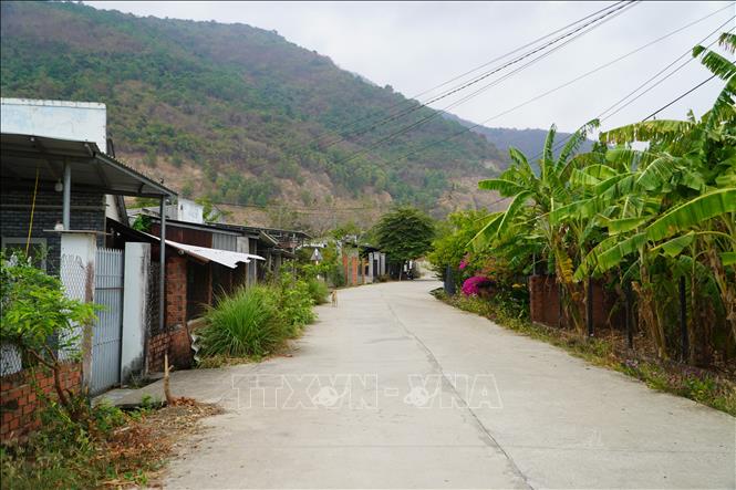 Điện lưới quốc gia cũng đã kéo về tới từng nhà của đồng bào dân tộc thiểu số tại xã Châu Pha. Ảnh: Hoàng Nhị - TTXVN