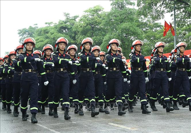 Khối Cảnh sát phòng cháy, chữa cháy và cứu nạn, cứu hộ luyện tập trong sáng 6/8.  Ảnh: Trọng Đức - TTXVN