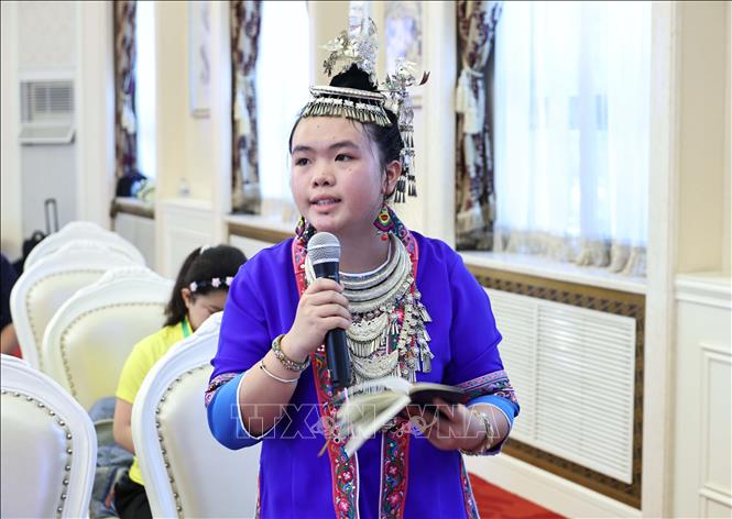 Đại diện thiếu nhi Trung Quốc đặt câu hỏi giao lưu tại chương trình. Ảnh: Công Tuyên - PV TTXVN tại Trung Quốc