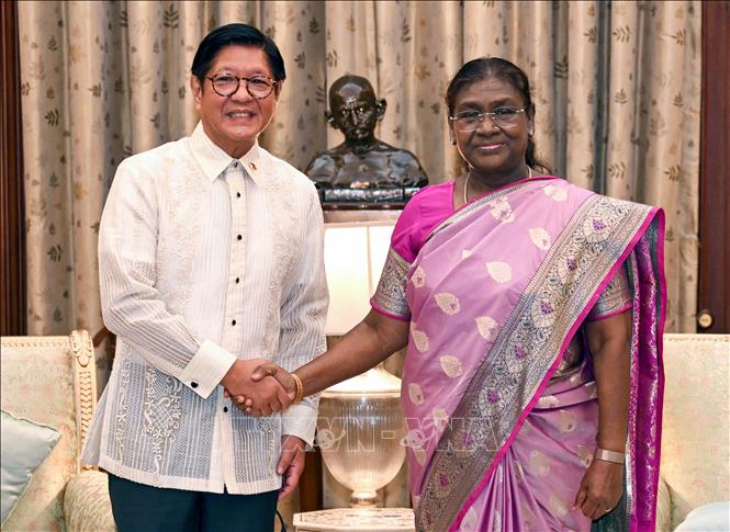 Tổng thống Ấn Độ Droupadi Murmu (phải) và Tổng thống Philippines Ferdinand Marcos Jr. tại cuộc gặp ở New Delhi ngày 5/8/2025. Ảnh: ANI/TTXVN