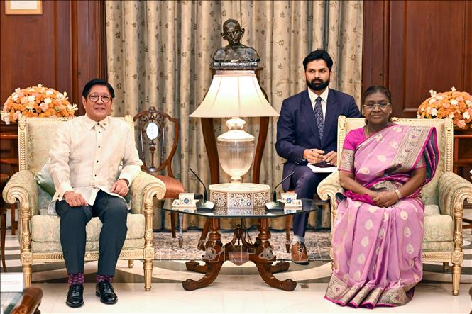Tổng thống Ấn Độ Droupadi Murmu (phải) và Tổng thống Philippines Ferdinand Marcos Jr. tại cuộc gặp ở New Delhi ngày 5/8/2025. Ảnh: ANI/TTXVN