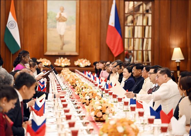 Tổng thống Ấn Độ Droupadi Murmu và Tổng thống Philippines Ferdinand Marcos Jr. tại cuộc gặp ở New Delhi ngày 5/8/2025. Ảnh: ANI/TTXVN