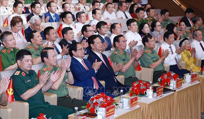 Thủ tướng Phạm Minh Chính với các đại biểu dự Đại hội Thi đua “Vì an ninh Tổ quốc” lần thứ 9. Ảnh: Dương Giang-TTXVN
