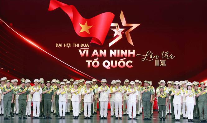 Các điển hình tiên tiến tại Đại hội Thi đua “Vì an ninh Tổ quốc” lần thứ 9. Ảnh: Phạm Kiên - TTXVN