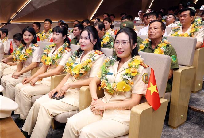 Các điển hình tiên tiến tại Đại hội Thi đua “Vì an ninh Tổ quốc” lần thứ 9. Ảnh: Phạm Kiên - TTXVN