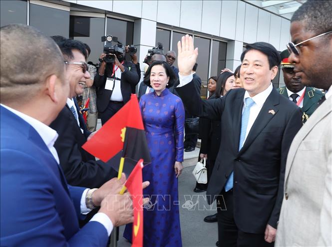 Chủ tịch nước Lương Cường và Phu nhân tới thủ đô Luanda, bắt đầu chuyến thăm cấp Nhà nước Cộng hoà Angola. Ảnh: Lâm Khánh – TTXVN
