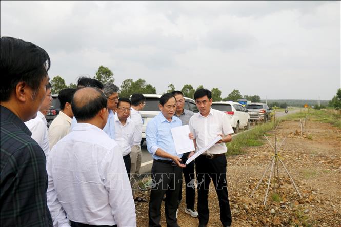 Tỉnh kêu gọi dự án đầu tư từ quỹ đất hai bên trục đường ven biển Hàm Kiệm - Tiến Thành với quy mô hàng nghìn ha. Ảnh: Nguyễn Thanh - TTXVN