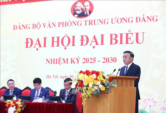 Đồng chí Trần Cẩm Tú, Uỷ viên Bộ Chính trị, Thường trực Ban Bí thư, Bí thư Đảng uỷ các cơ quan Đảng Trung ương phát biểu chỉ đạo Đại hội. Ảnh: Phương Hoa – TTXVN 