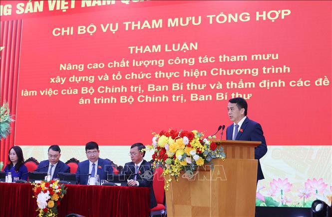 Đồng chí Nguyễn Xuân Kỳ, Phó Vụ trưởng Vụ Tham mưu tổng hợp, Văn phòng Trung ương Đảng trình bày tham luận tại Đại hội. Ảnh: Phương Hoa – TTXVN 