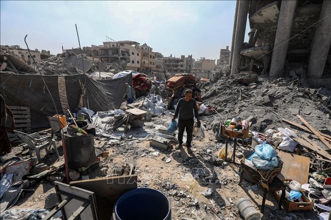 Cảnh đổ nát sau cuộc không kích của Israel tại Gaza. Ảnh: THX/TTXVN