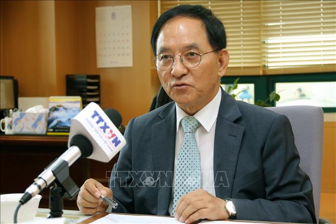 Giáo sư Lee Jai Hee, Hiệu trưởng Viện Cao học Ngôn ngữ Quốc tế (IGSE) Seoul trả lời phỏng vấn của phóng viên TTXVN tại Hàn Quốc về chuyến thăm. Ảnh: Trường Giang - P/v TTXVN tại Hàn Quốc