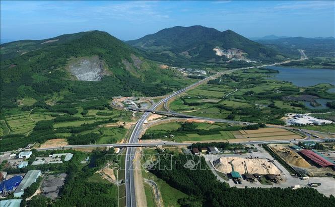 Đến đầu tháng 8/2025, Dự án đã đạt khoảng 98,1% giá trị xây lắp, quyết tâm thông tuyến dịp 19/8 theo chỉ đạo của Thủ tướng Chính phủ. Ảnh: Quốc Khánh - TTXVN