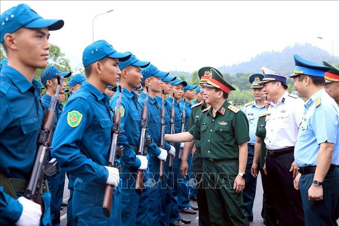 Thượng tướng Trương Thiên Tô động viên các lực lượng tập luyện diễu binh, diễu hành (A80) tại Làng Văn hóa các Dân tộc Việt Nam. Ảnh: Tuấn Anh - TTXVN