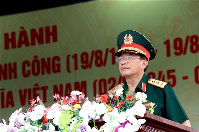 Thượng tướng Trương Thiên Tô phát biểu động viên các lực lượng tham gia tập luyện diễu binh, diễu hành . Ảnh: Tuấn Anh - TTXVN