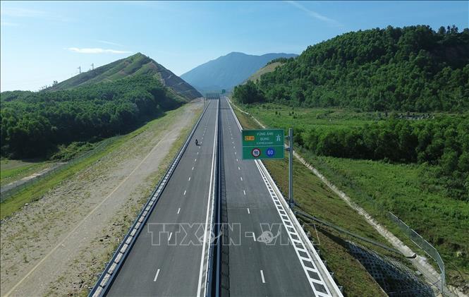 Dự án cao tốc Vũng Áng - Bùng có vận tốc thiết kế 60 – 90 km/h, giải phân cách cứng giữa đường. Ảnh: Quốc Khánh - TTXVN