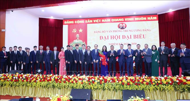 Ban Chấp hành Đảng bộ Văn phòng Trung ương Đảng nhiệm kỳ 2025 - 2030 ra mắt Đại hội. Ảnh: Phương Hoa – TTXVN 