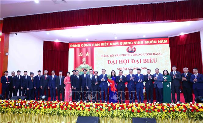Ban Chấp hành Đảng bộ Văn phòng Trung ương Đảng nhiệm kỳ 2025 - 2030 ra mắt Đại hội. Ảnh: Phương Hoa – TTXVN 
