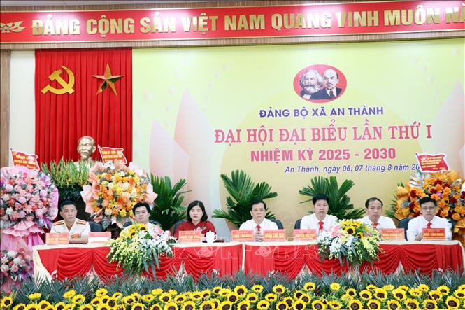 Đoàn Chủ tịch điều hành Đại hội. Ảnh: Mạnh Tú - TTXVN