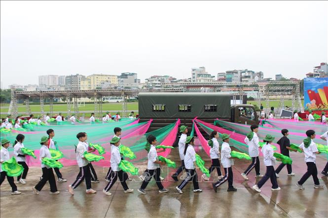 Mỗi bước chân của tuổi trẻ Thủ đô viết tiếp truyền thống hào hùng của đất nước. Ảnh: Nguyễn Thắng - TTXVN