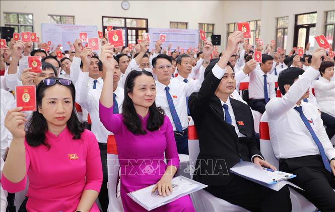 Đại biểu biểu quyết tại Đại hội. Ảnh: Thành Phương-TTXVN