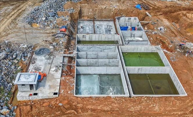 Khu bể phòng chữa cháy và bể xử lý nước thải nguy hại đang được xây dựng. Ảnh: Hoàng Hiếu - TTXVN
