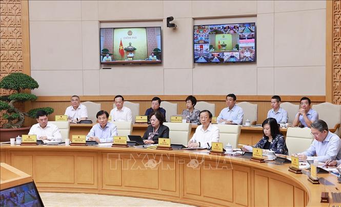 Representatives of the Government's ministries and agencies attend the meeting. VNA Photo: Dương Giang 