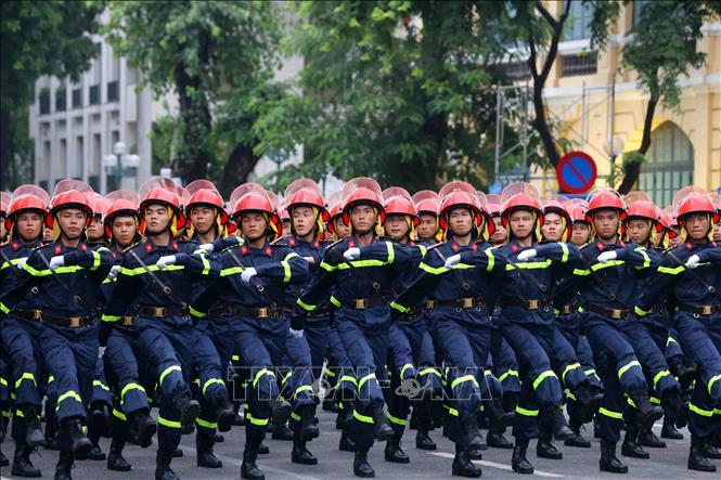 The fire prevention, fighting and rescue police force takes part in the rehearsal. VNA Photo: Phạm Kiên 