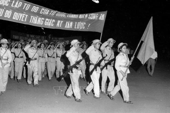 Hưởng ứng lời kêu gọi của Chính phủ ngày 26/10/1972, thanh niên Công an Thủ đô biểu dương lực lượng, sẵn sàng nhận nhiệm vụ, quyết chiến, quyết thắng giặc Mỹ (10/1972). Ảnh: Ngọc Quán – TTXVN