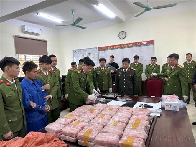 Công an huyện Sông Mã chủ trì phối hợp với Phòng Cảnh sát điều tra tội phạm về ma túy, Công an tỉnh Sơn La, Đồn Biên phòng cửa khẩu Chiềng Khương phá thành công chuyên án, bắt giữ 1 đối tượng về hành vi mua bán trái phép chất ma túy với số lượng đặc biệt lớn. Ảnh: TTXVN phát
