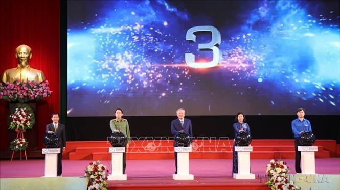 Lễ phát động chung tay phòng, chống mua bán người, chủ đề “Mua bán người là tội phạm có tổ chức - Hãy chấm dứt sự bóc lột” do Bộ Công an phối hợp Trung ương Hội LHPN Việt Nam, Trung ương Đoàn và UBND thành phố Huế tổ chức (31/07/2025) . Ảnh: Văn Dũng-TTXVN