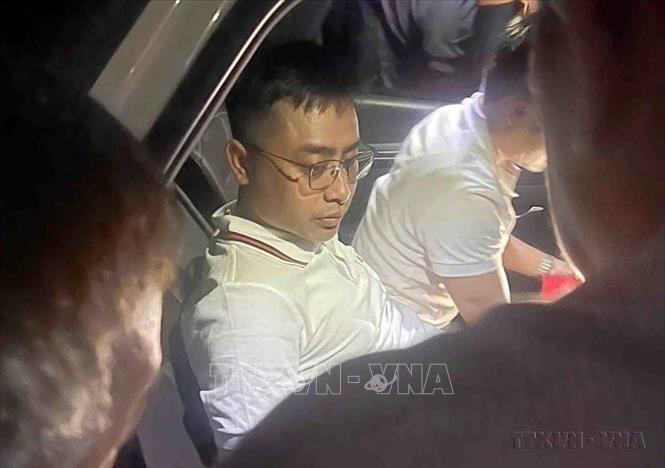 Công an tỉnh Thanh Hóa phối hợp với các lực lượng bắt giữ thành công đối tượng Bùi Đình Khánh (SN 1994, trú tại Tổ 6, khu 1, phường Giếng Đáy, thành phố Hạ Long, tỉnh Quảng Ninh) là đối tượng bị truy nã trong vụ án triệt phá đường dây ma túy quy mô lớn và nổ súng làm một chiến sĩ công an hy sinh tại Quảng Ninh (18/4/2025). Ảnh: TTXVN phát