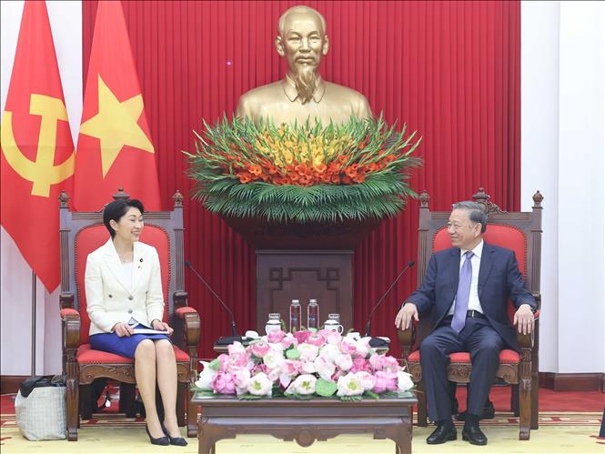 Tổng Bí thư Tô Lâm và bà Obuchi Yuko, Hạ nghị sĩ thuộc Đảng Dân chủ tự do, Chủ tịch Liên minh Nghị sĩ hữu nghị Nhật Bản - Việt Nam. Ảnh: Thống Nhất - TTXVN 