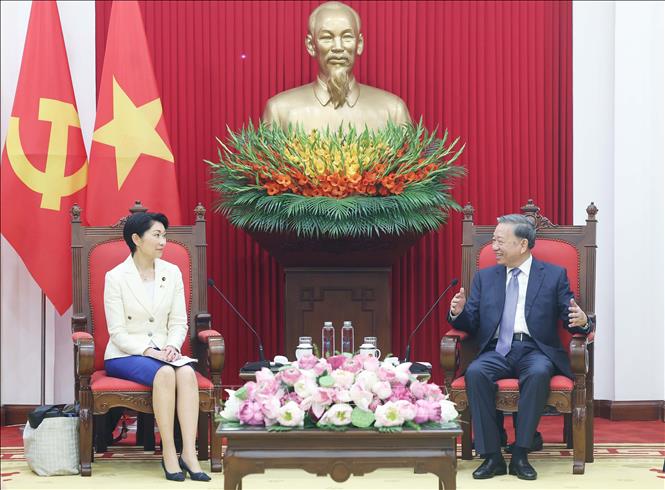 Tổng Bí thư Tô Lâm và bà Obuchi Yuko, Hạ nghị sĩ thuộc Đảng Dân chủ tự do, Chủ tịch Liên minh Nghị sĩ hữu nghị Nhật Bản - Việt Nam. Ảnh: Thống Nhất - TTXVN 