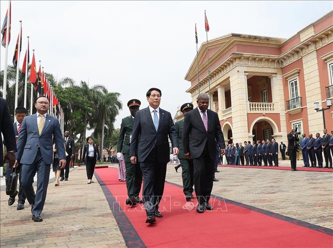 Tổng thống Angola João Manuel Gonçalves Lourenço và Phu nhân chủ trì Lễ đón Chủ tịch nước Lương Cường và Phu nhân. Ảnh: Lâm Khánh - TTXVN 